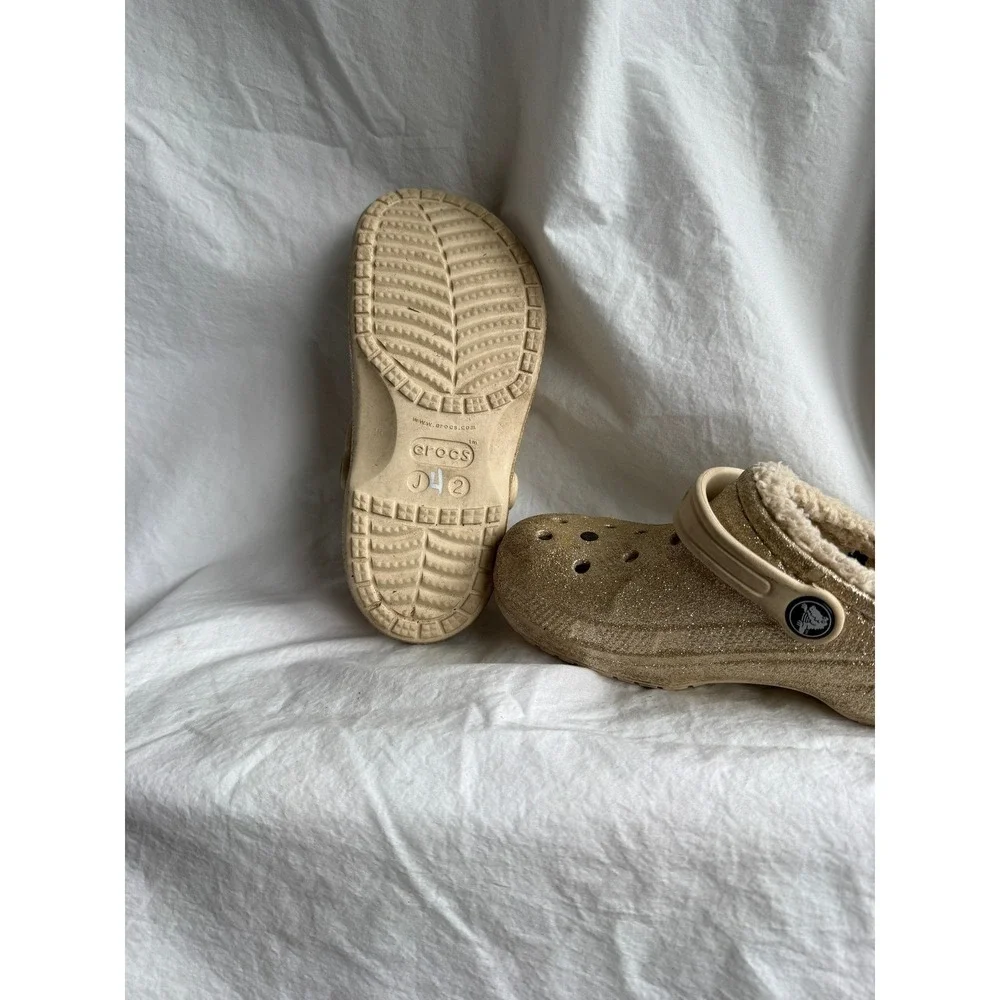 Crocs Classic Lined Gold Glitter Clogs Kids Size J2 Faux Fur Warm Sparkle Shoes‎